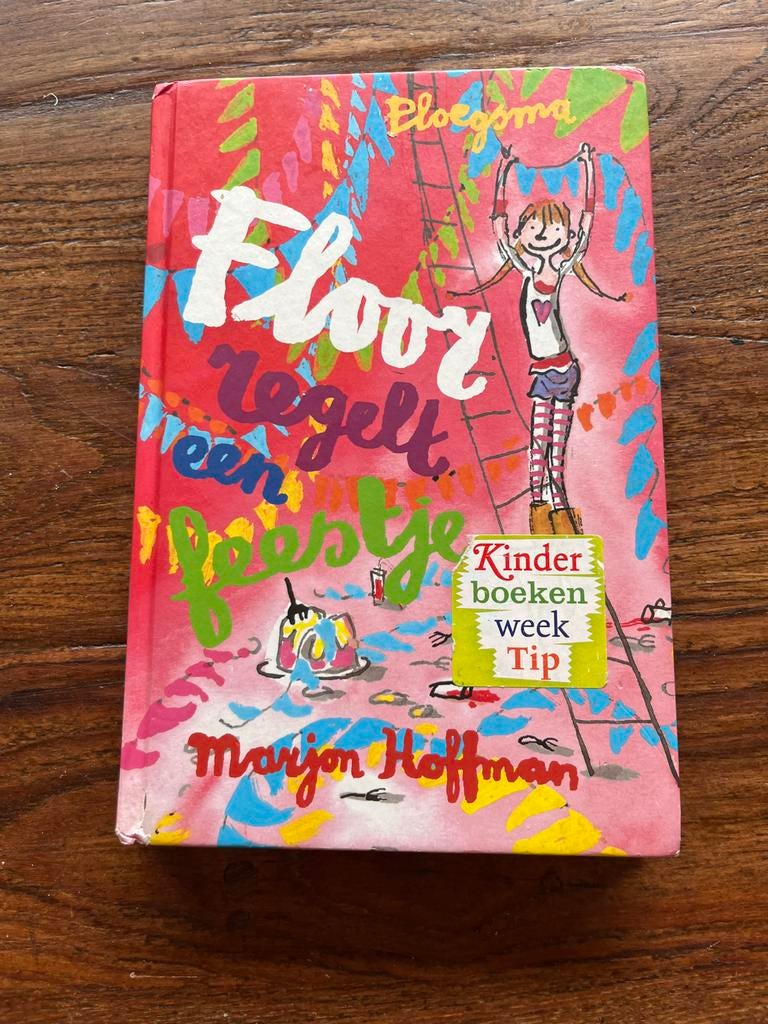 Floor regelt een feestje - Marjon Hoffman, Ophalen of Verzenden, Gelezen, Fictie algemeen
