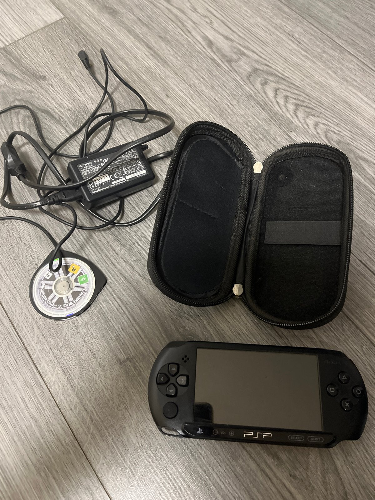 PSP met hoesje, Midnight Club en 16GB Micro SD, Spelcomputers en Games, Zwart, Ophalen of Verzenden, PSP, Gebruikt