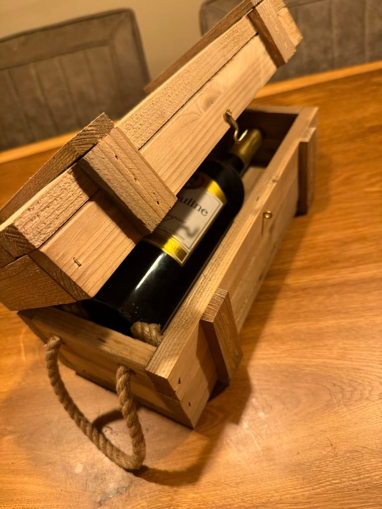 Luxe Houten wijnkist met touw handvatten., Huis en Inrichting, Woonaccessoires | Kisten, Ophalen, Zo goed als nieuw, Overige houtsoorten