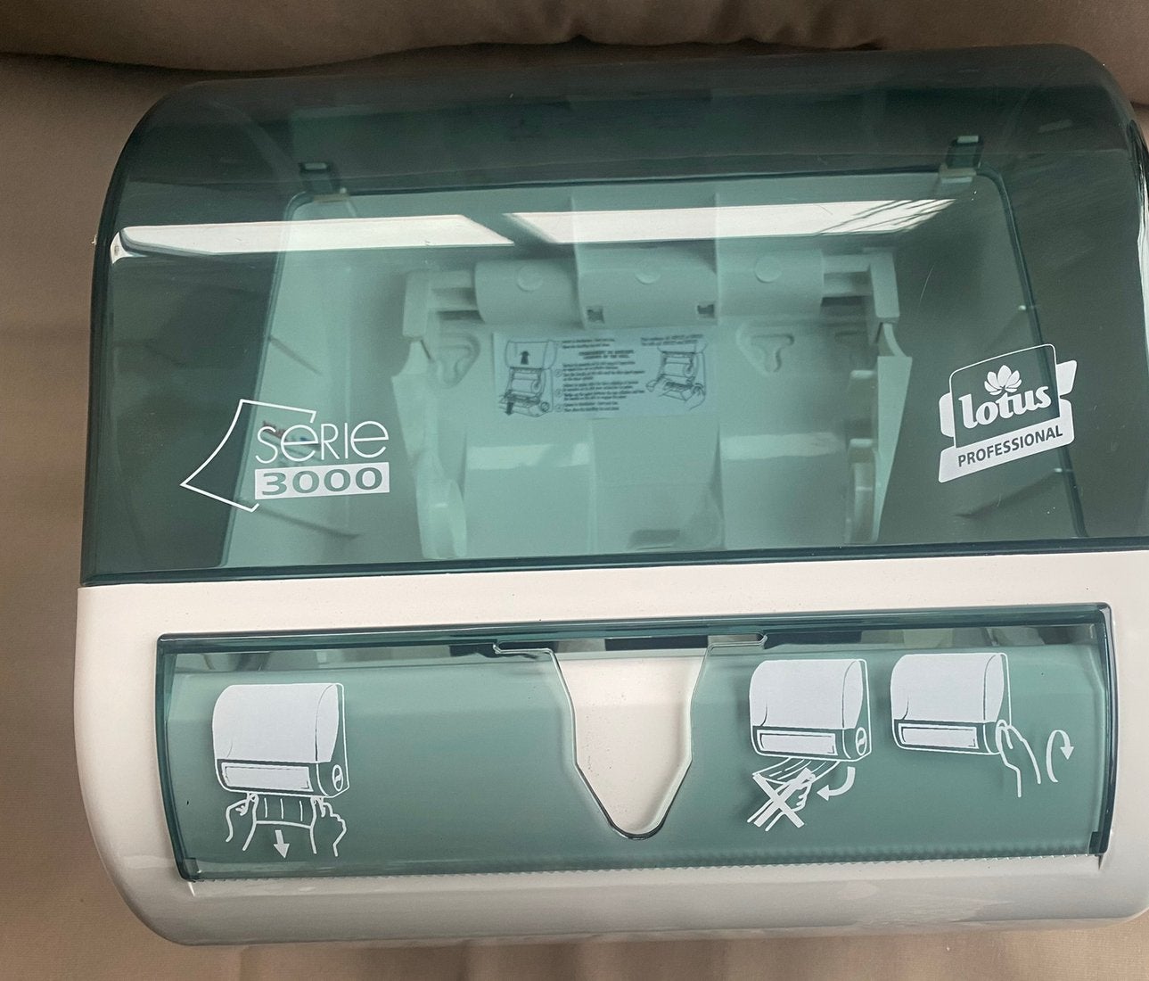 Lotus Serie 3000 Handtowel Dispenser. Nieuw., Ophalen of Verzenden, Nieuw, Overige typen