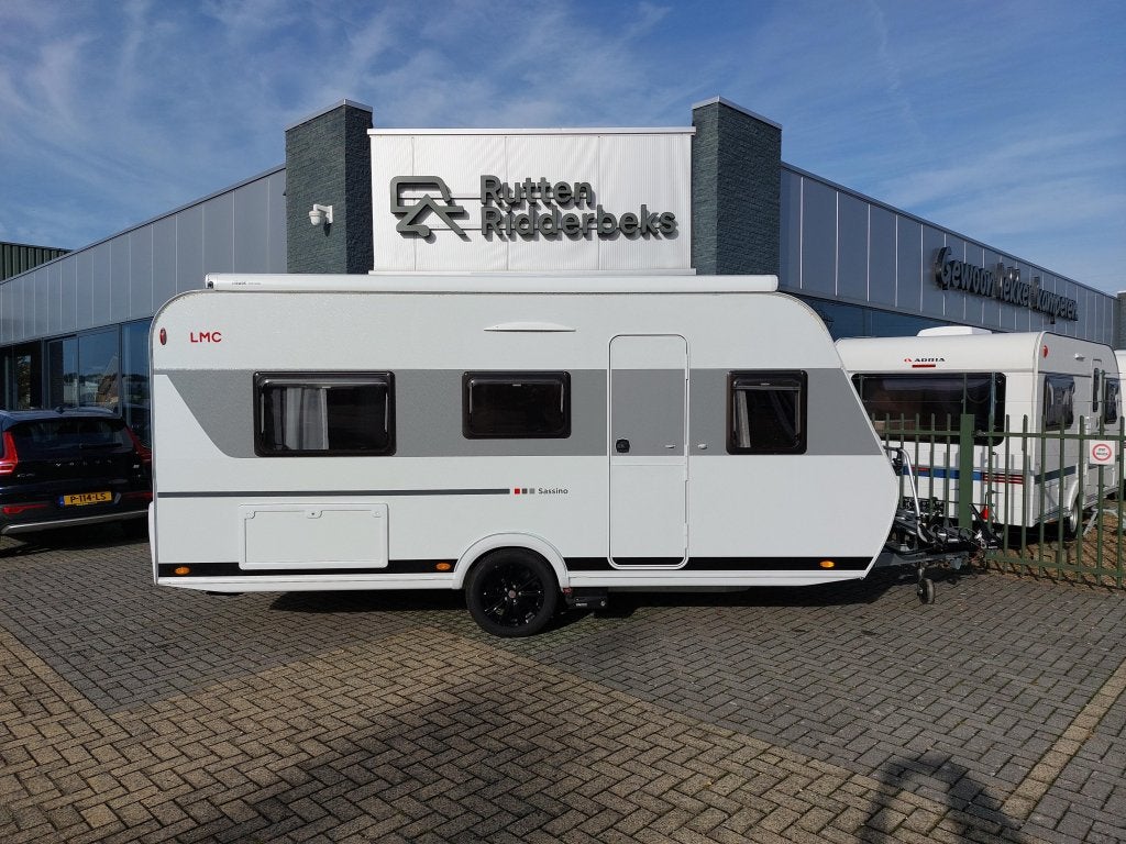 LMC Sassino 460 E, Caravans en Kamperen, Standaardzit, Bedrijf, Lengtebed, 5 tot 6 meter