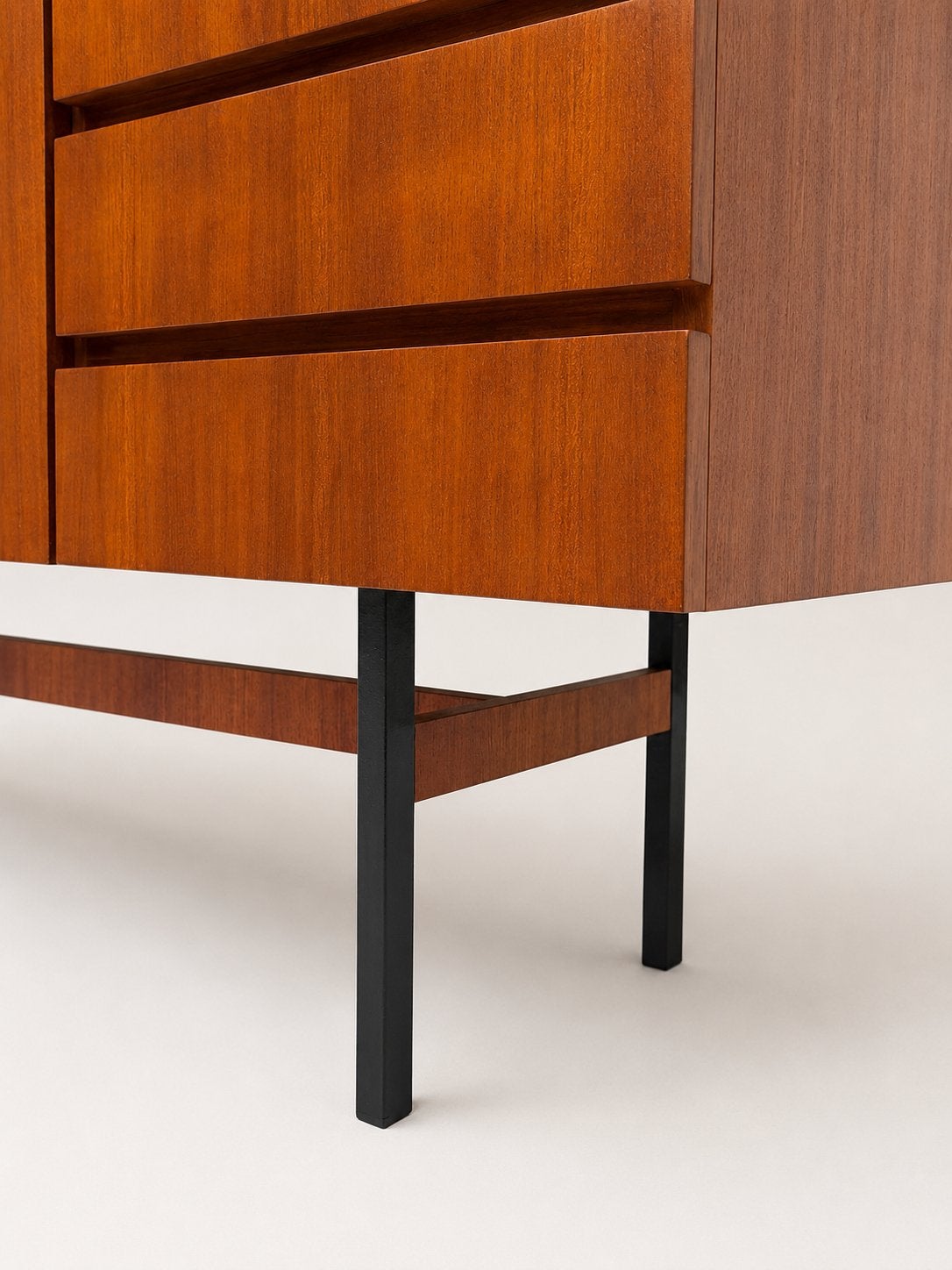 Vintage Musterring dressoir, Zo goed als nieuw, Dorpstraat 63 maasbree, ÅTMØS, Info@atmosvintagedesign.nl