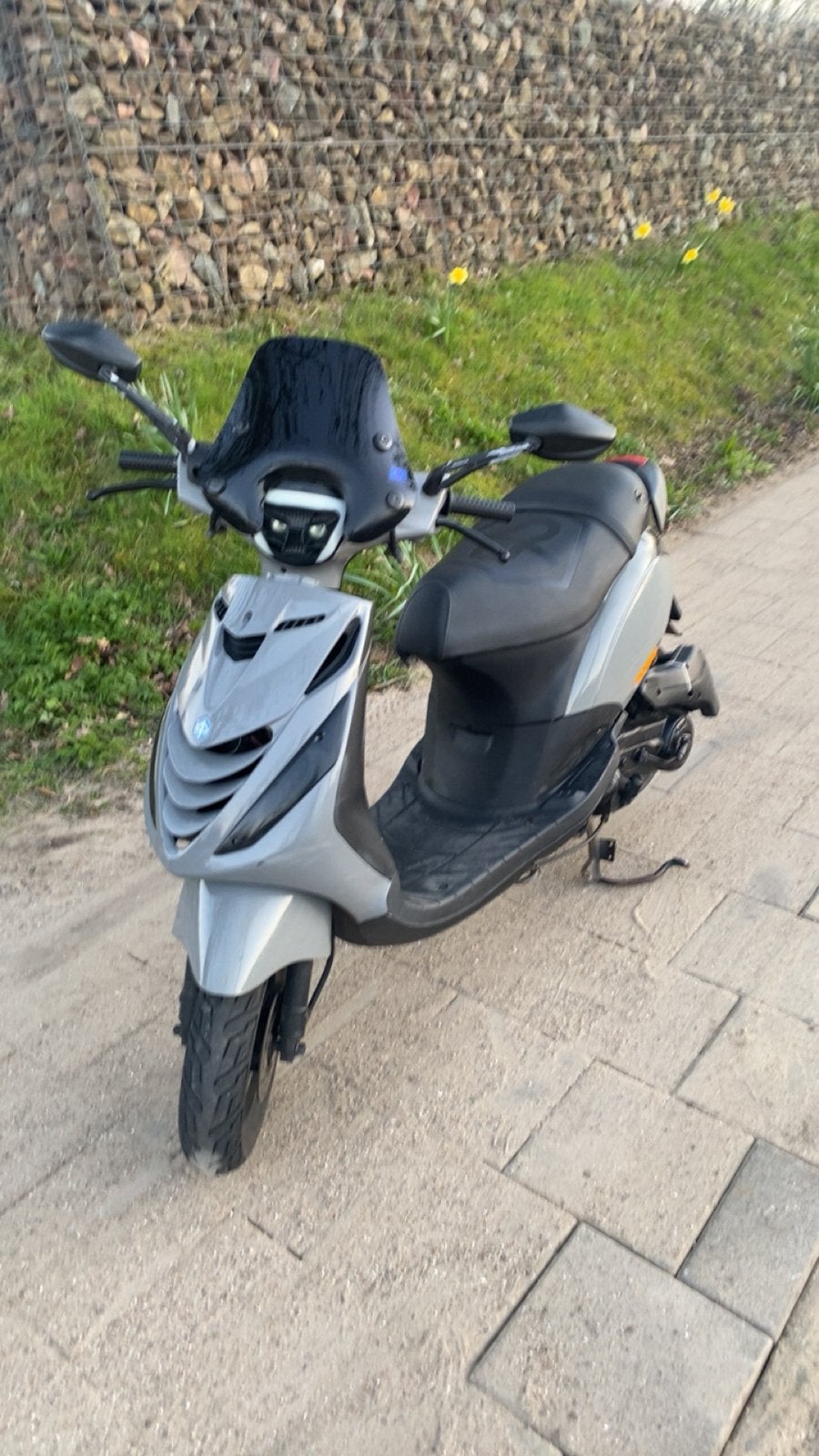 100cc zip, Fietsen en Brommers, Scooters | Piaggio, Zo goed als nieuw, Zip, Benzine, Ophalen