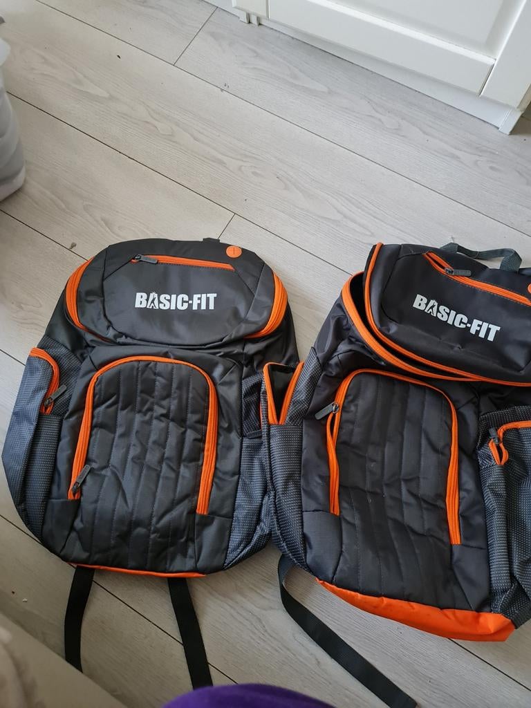 Basic-Fit rugzakken (2 stuks), Overige merken, 25 tot 40 cm, Ophalen of Verzenden, Zo goed als nieuw