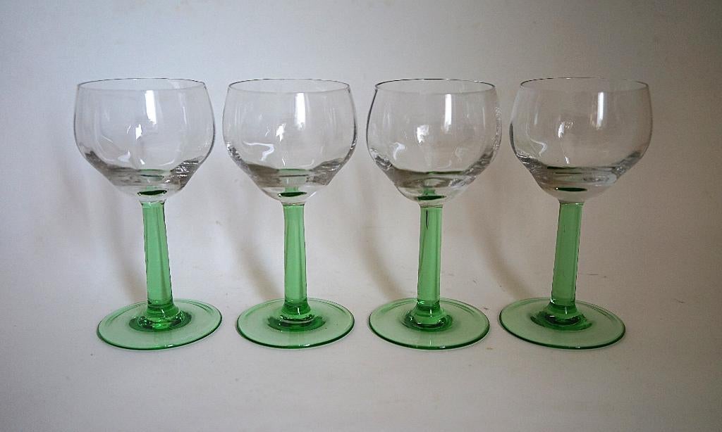 Wijnglazen 4 x helder groen steel Doyen? Art Deco stijl?, Ophalen of Verzenden