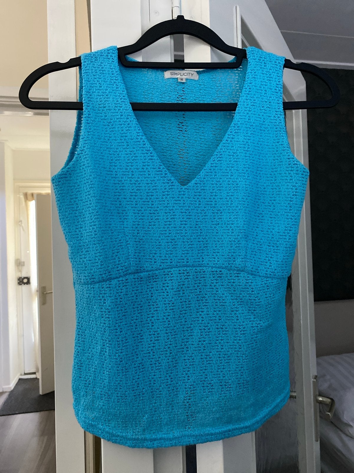 Simplicity blauwe top met V-hals, Maat 38/40 (M), Zo goed als nieuw, Zonder mouw, Verzenden