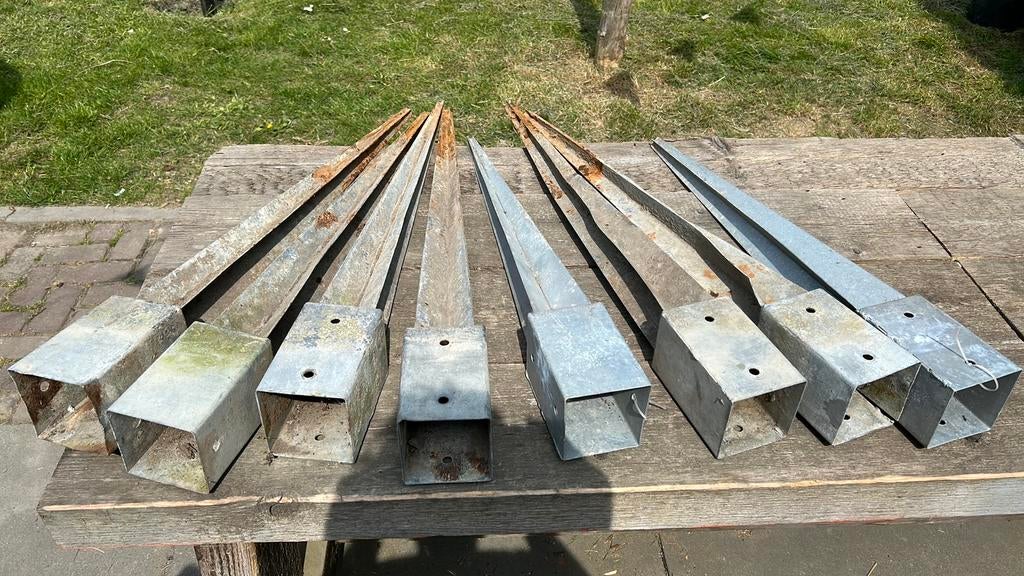 8 Paalhouders 10x10 twee nieuw de rest gebruikt, Ophalen of Verzenden, Gebruikt, IJzer, Minder dan 3 meter