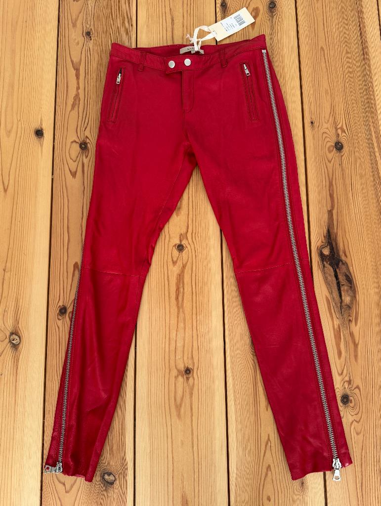 Leren Nikkie Broek - Rood leer - maat 34 / XS Small, Ophalen of Verzenden, Zo goed als nieuw, Nikkie, Maat 34 (XS) of kleiner