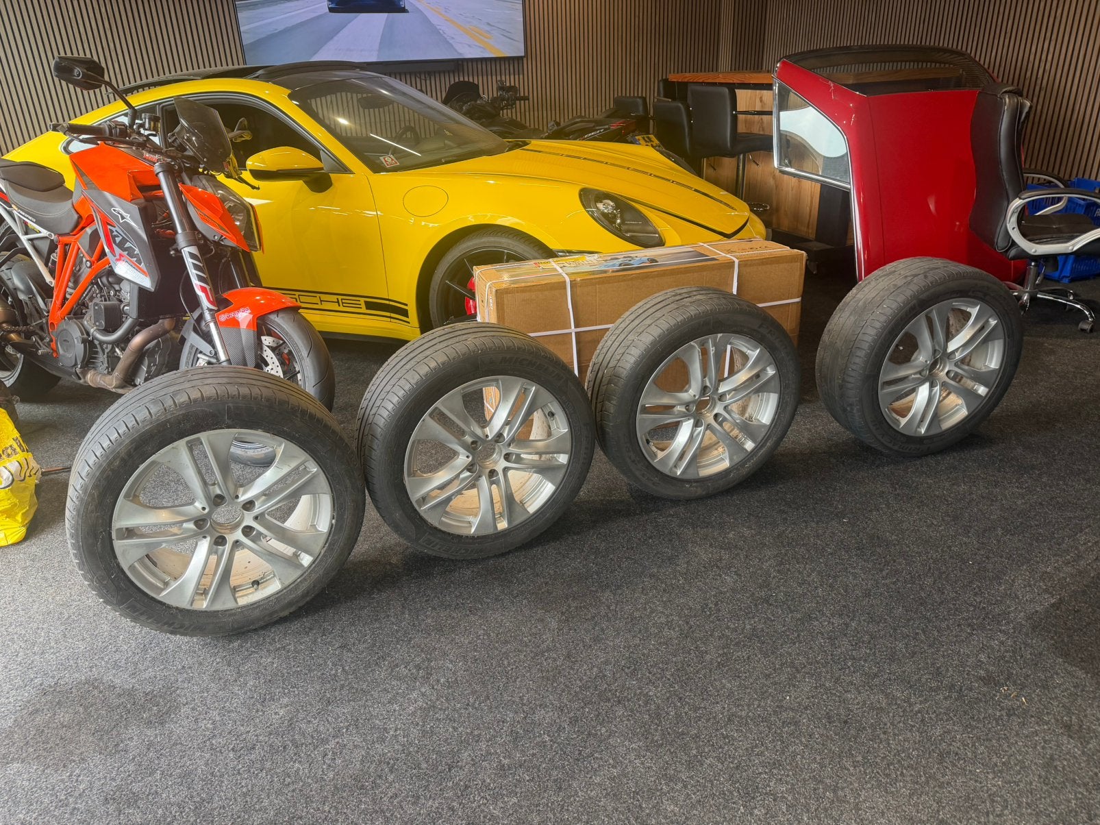 Mercedes Benz Zomer 245 45 17 michelin, Ophalen, Info@michelin.nl, Banden en Velgen, 17 inch