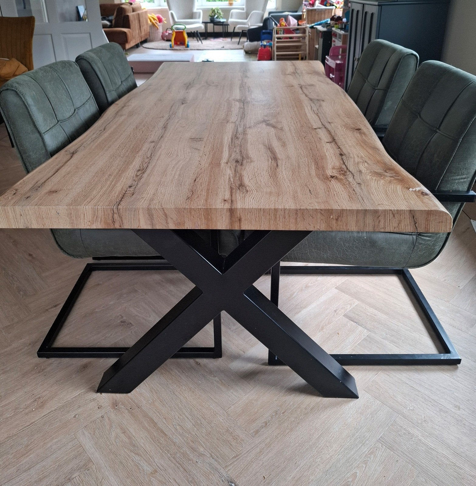 Set Eettafel boomstam eikenlook 180 cm met 4 goede stoelen, Huis en Inrichting, Gebruikt, 200 cm of meer, 50 tot 100 cm, Ophalen of Verzenden