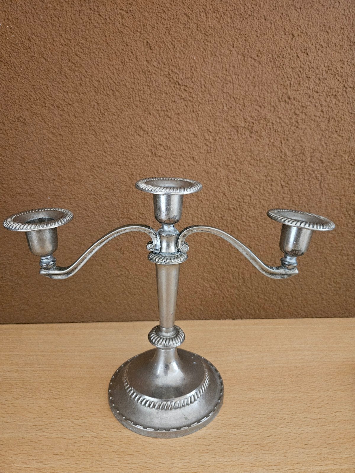 Antieke zilver kleurige kandelaar met drie armen

Deze prach, Ophalen of Verzenden