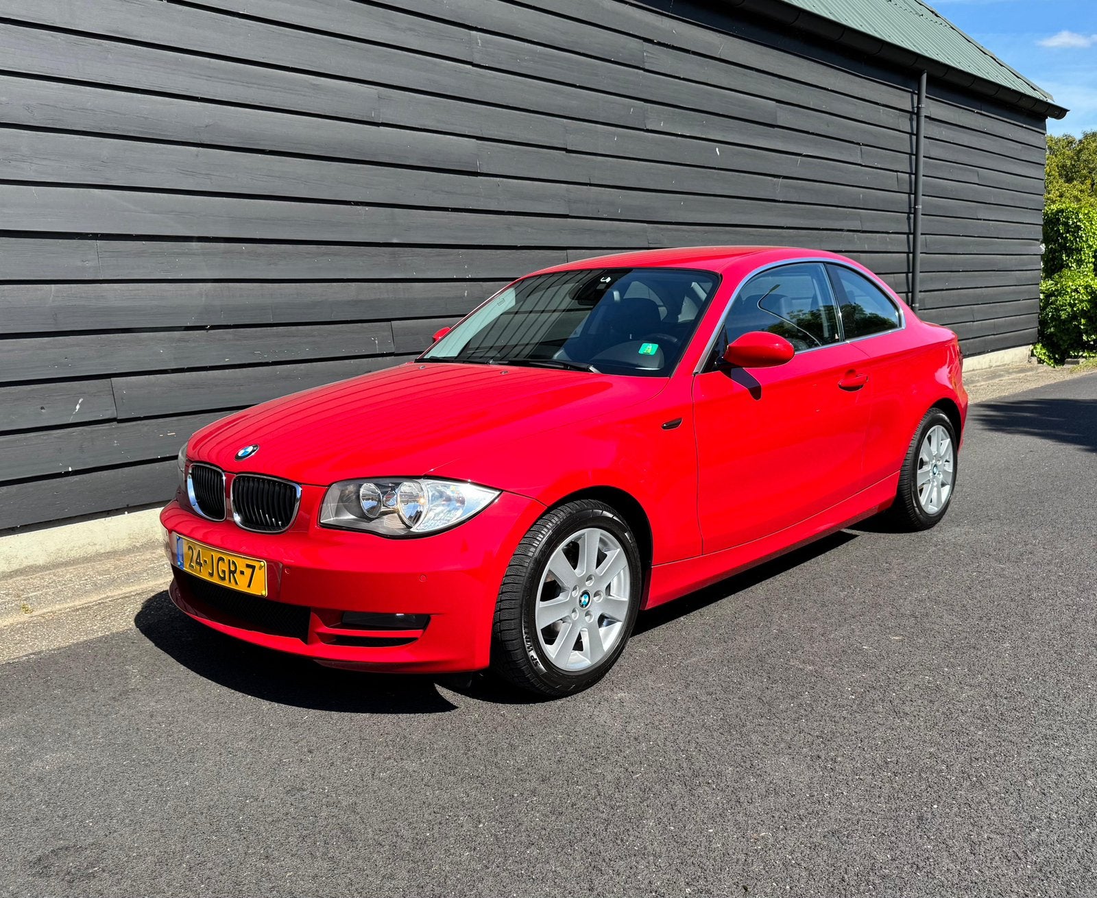 BMW 1-Serie 3.0 125I Coupe AUT 2009 Rood, Achterwielaandrijving, 700 kg, 4 stoelen, 2996 cc