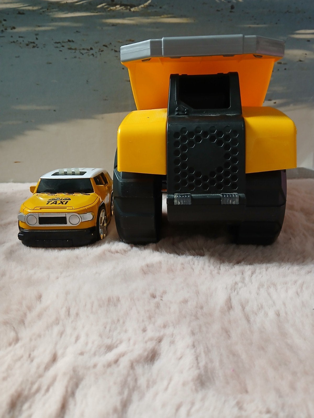 speelgoed auto en dumptruck, Ophalen