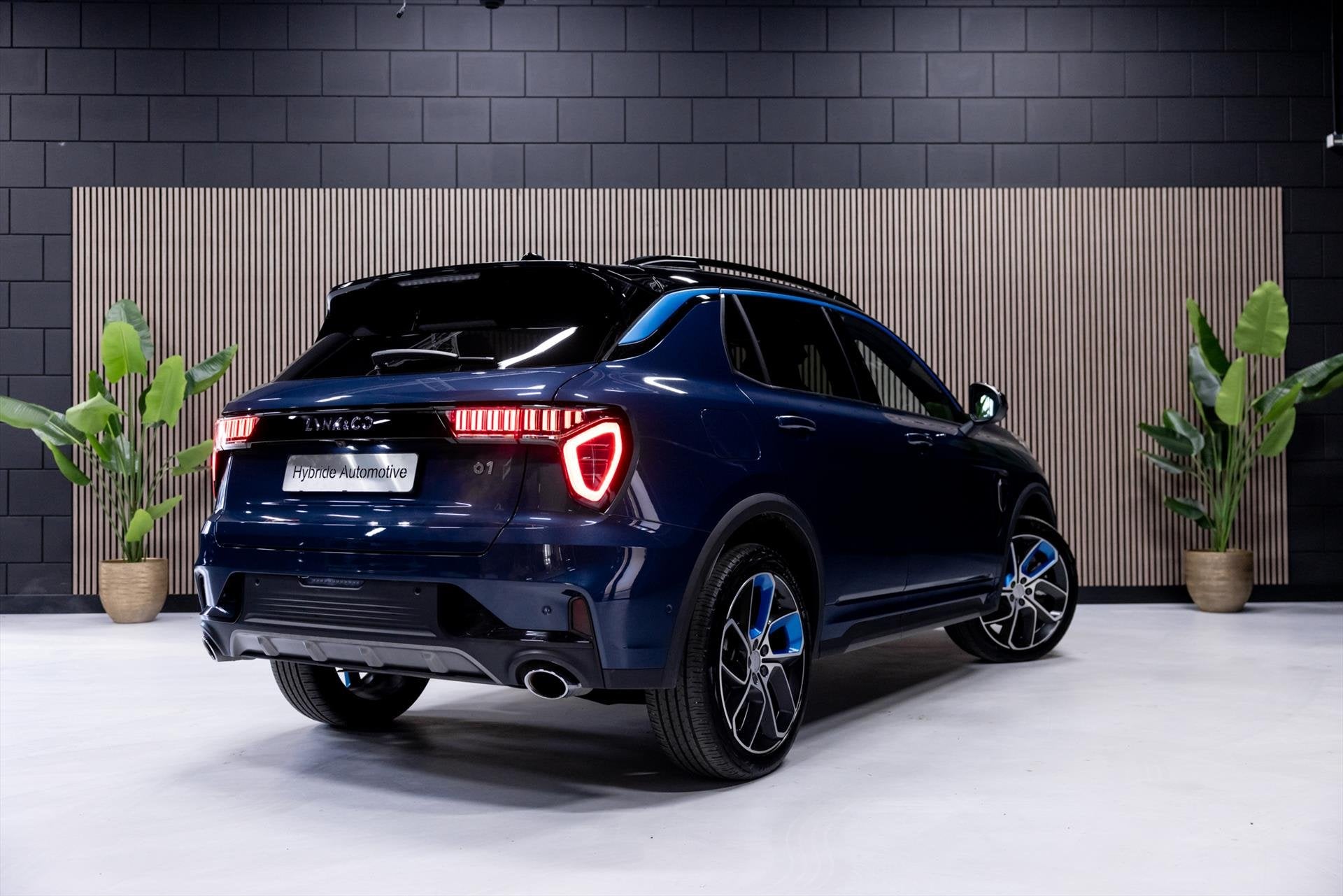 Lynk & Co 01 1.5TD 261pk PHEV 360 CAM | PANO | ADAP.CRUISE, Auto's, Lynk & Co, Automaat, 12 maanden, Stof, Zwart