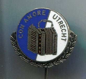 Accordeon ver. Con Amore Utrecht email broche ( P_222), Verzenden, Zo goed als nieuw, Merk, Speldje of Pin