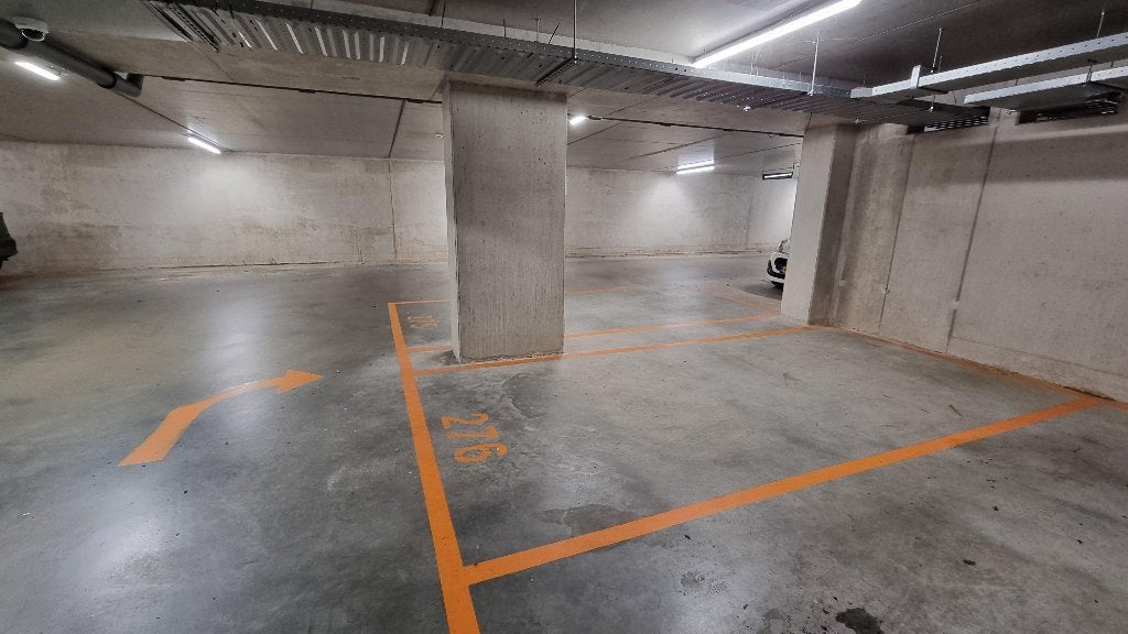 Parkeerplaats in parkeergarage Amersfoort, Huizen en Kamers, Garages en Parkeerplaatsen, Utrecht