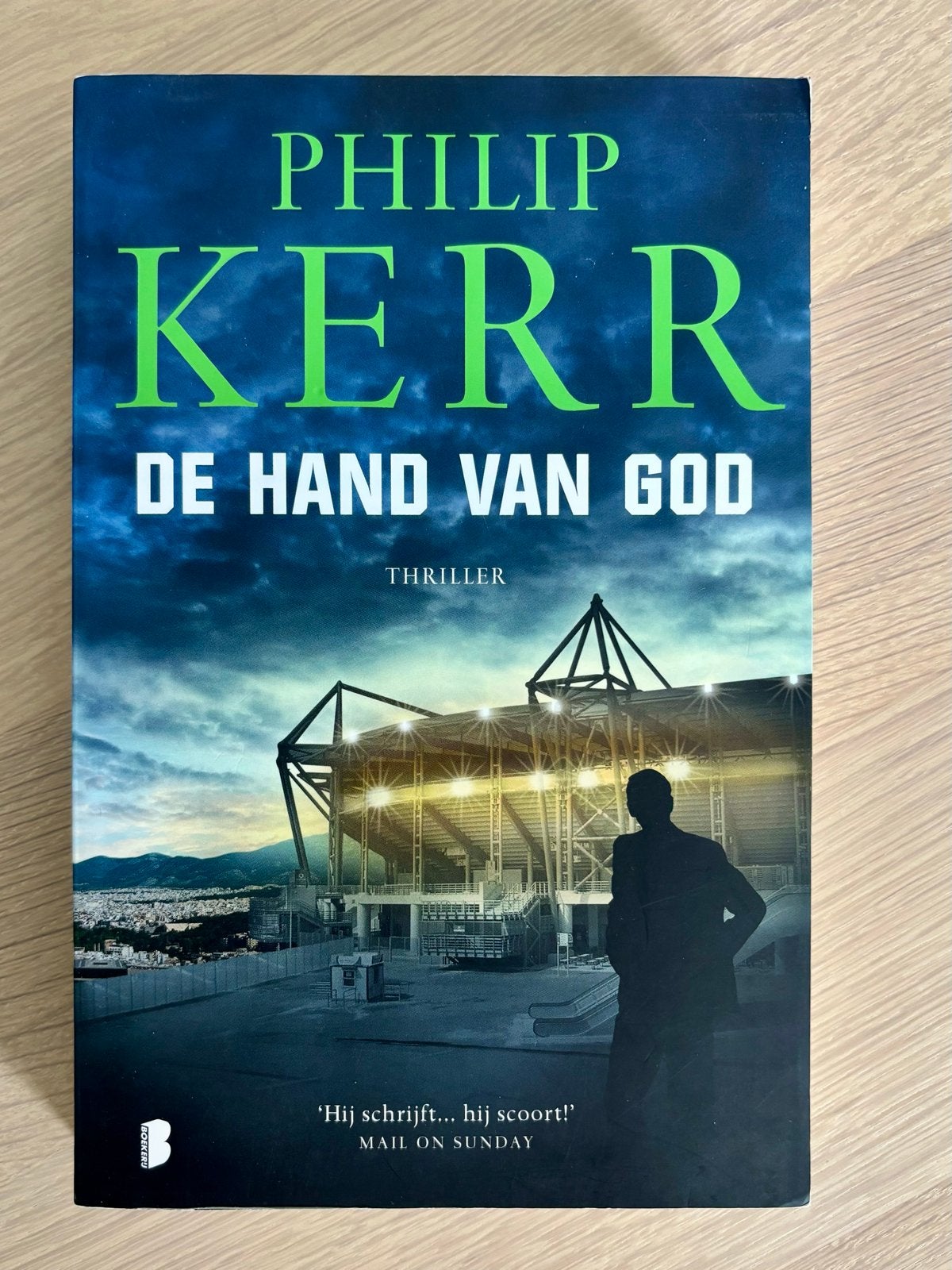 De hand van God - Philip Kerr (Thriller), Ophalen of Verzenden, Zo goed als nieuw, Nederland