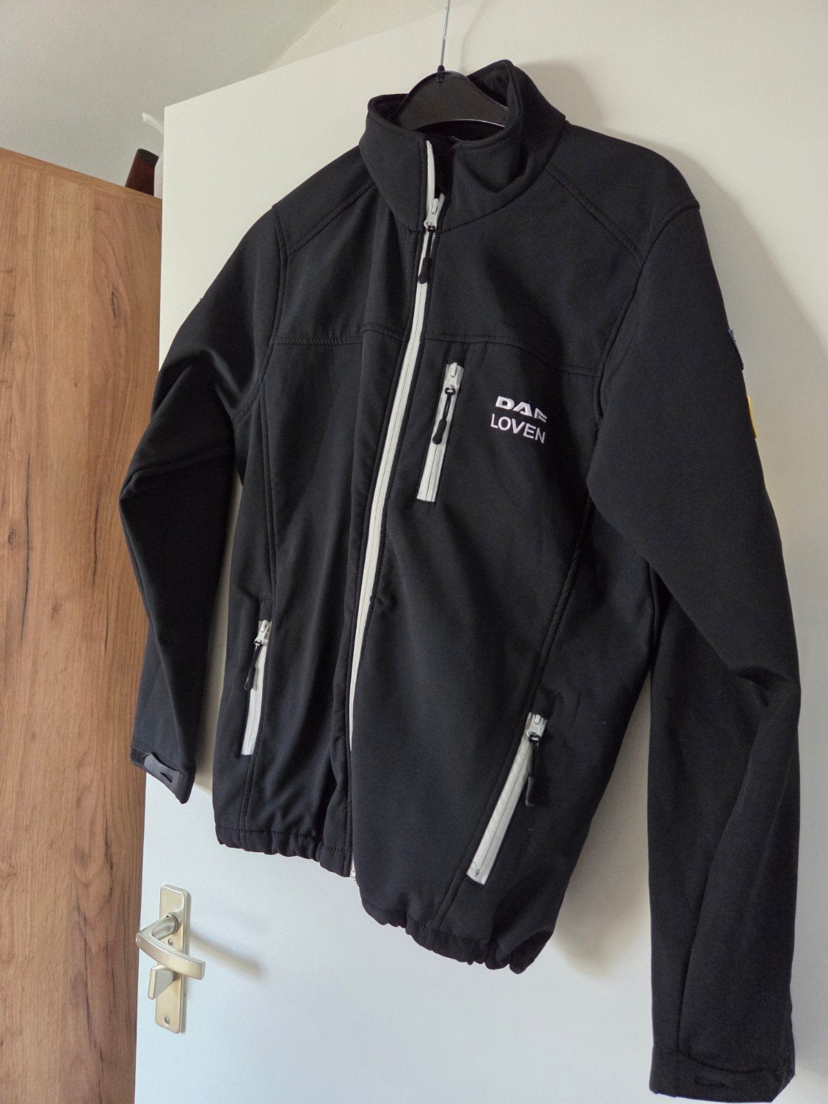 DAF Loven Softshell Jas - Zwart met Sponsorlogo's, Ophalen of Verzenden, Zo goed als nieuw, Maat 48/50 (M), Zwart