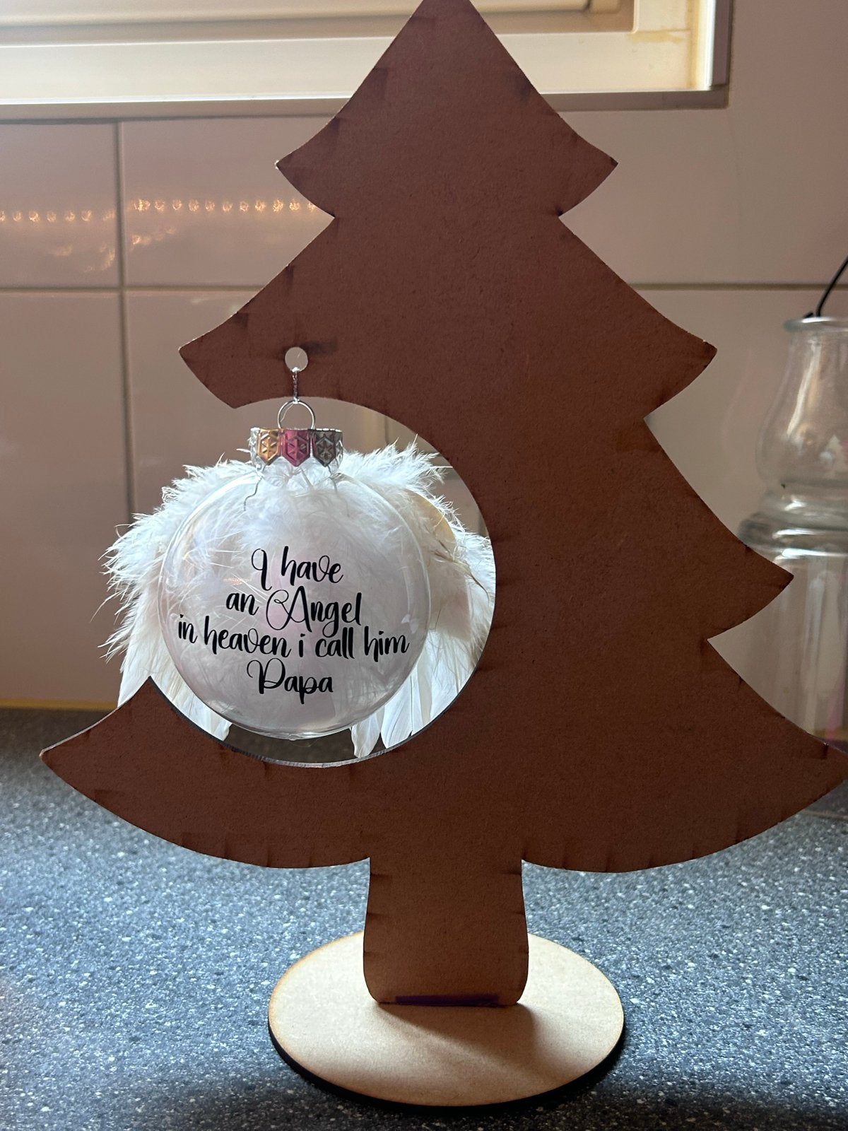 Kerstboom met herdenkings kerst bal, Diversen, Kerst, Ophalen of Verzenden