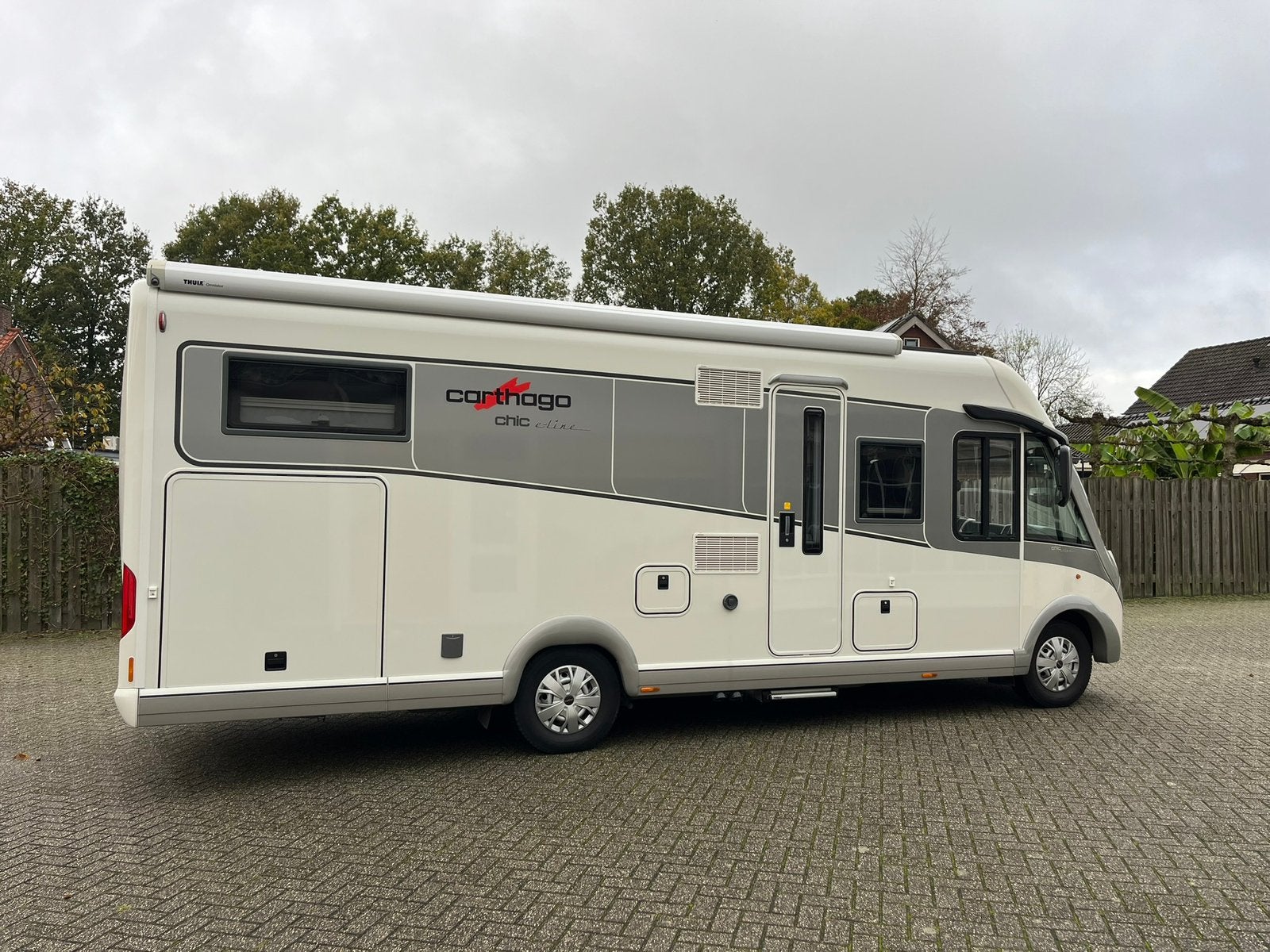 Carthago Chic E-Line  5.0 Yachting 3.0 180pk Automaat, Caravans en Kamperen, Fiat, Vloeistofverwarming, 7 tot 8 meter, Diesel