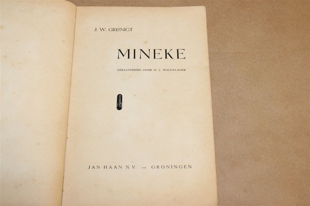 Mineke — Kinderboek over WOII & Thuiskomst, 1950, Ophalen of Verzenden, Gelezen