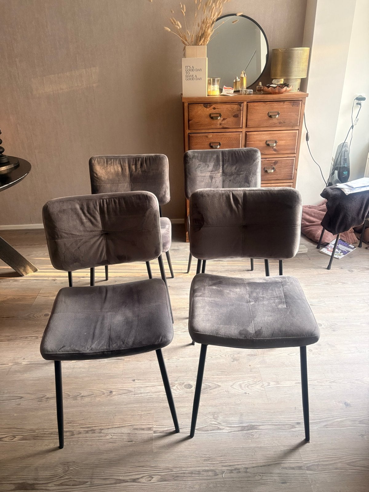 4x WOOOD eetkamerstoel Kaat fluweel antraciet - 10EUR PER ST, Huis en Inrichting, Stoelen, Ophalen, Gebruikt, Vier, Stof