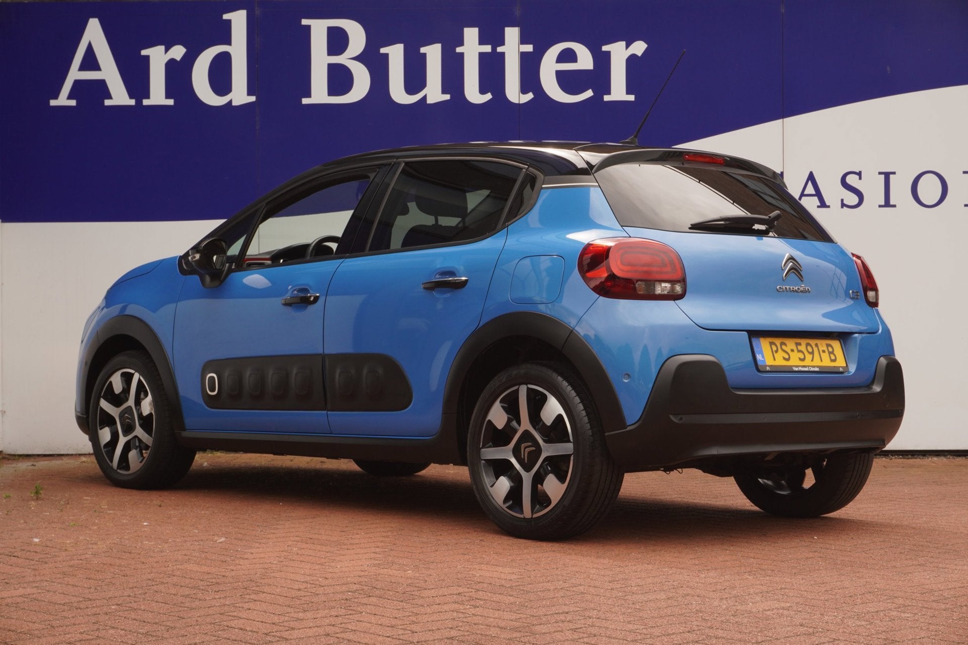 Citroen C3 1.2 PureTech S&S Shine Led+Dab+Airco+camera+17"lm, Voorwielaandrijving, 1025 kg, 1199 cc, Blauw