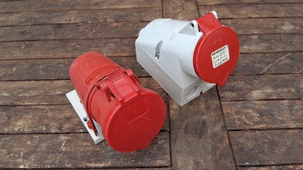 wandcontactdoos krachtstroom 32 Amp, Ophalen of Verzenden, Zo goed als nieuw, Overige merken, Stopcontact