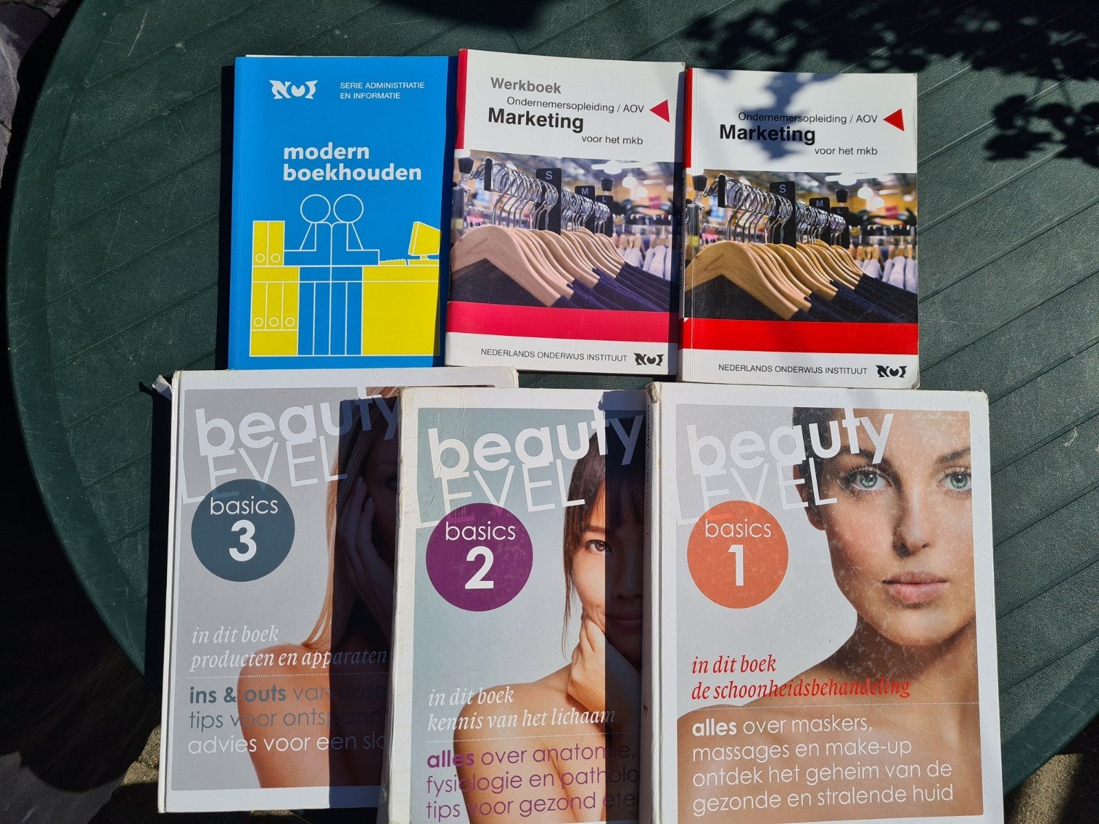 schoonheidsspecialist boeken, Boeken, Ophalen, Gelezen