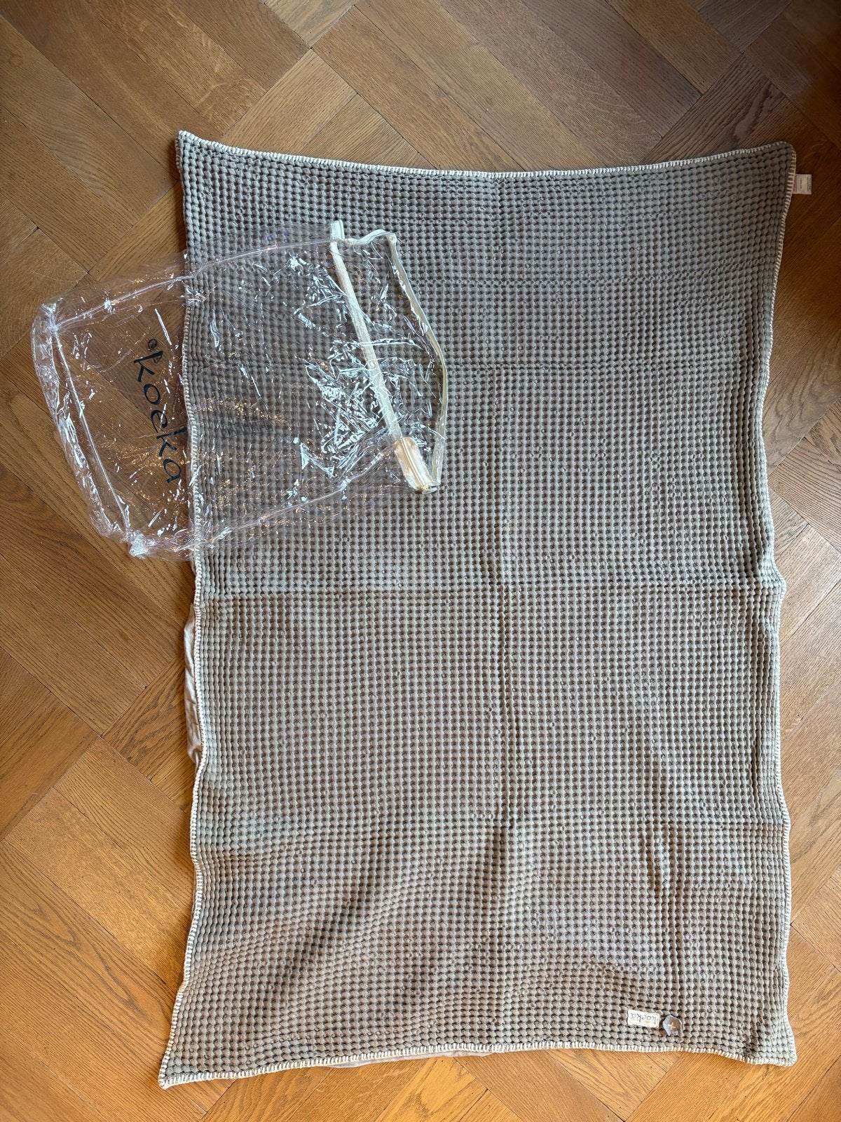 Koeka wafel deken grijs + Koeka opberghoes, Wasbaar, 135 cm, Koeka, Ophalen of Verzenden