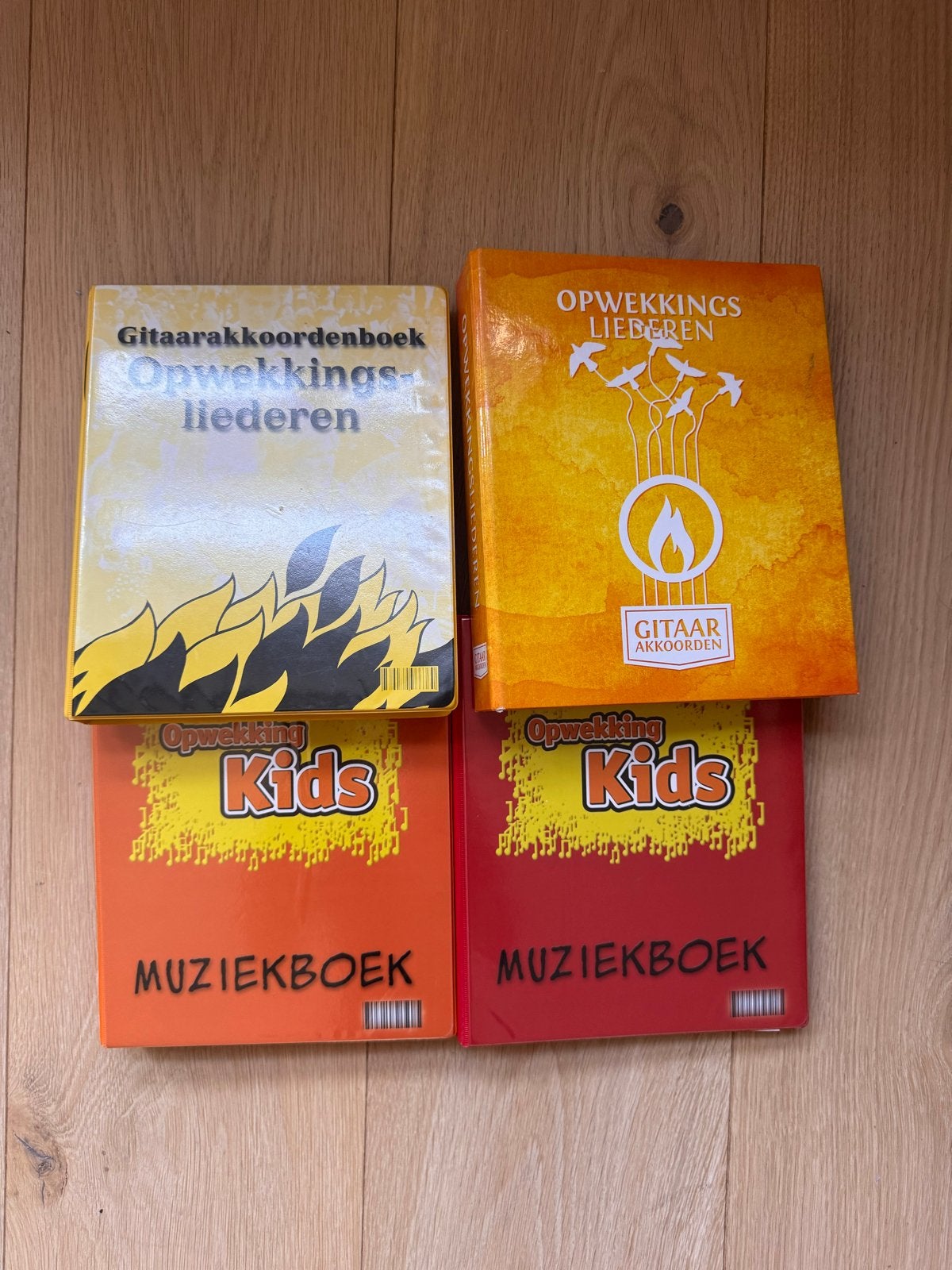 Opwekkingsliederen Gitaarakkoordenboek & Kids Muziekboeken, Ophalen of Verzenden, Zo goed als nieuw, Instrument