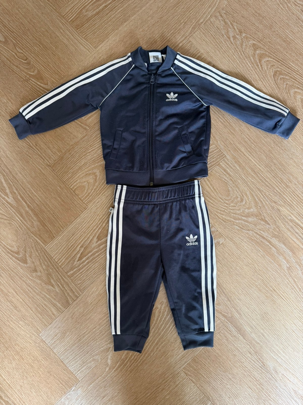 Joggingspak adidas, Kinderen en Baby's, Babykleding | Maat 80, Ophalen of Verzenden, Gebruikt, Jongetje of Meisje, Pakje