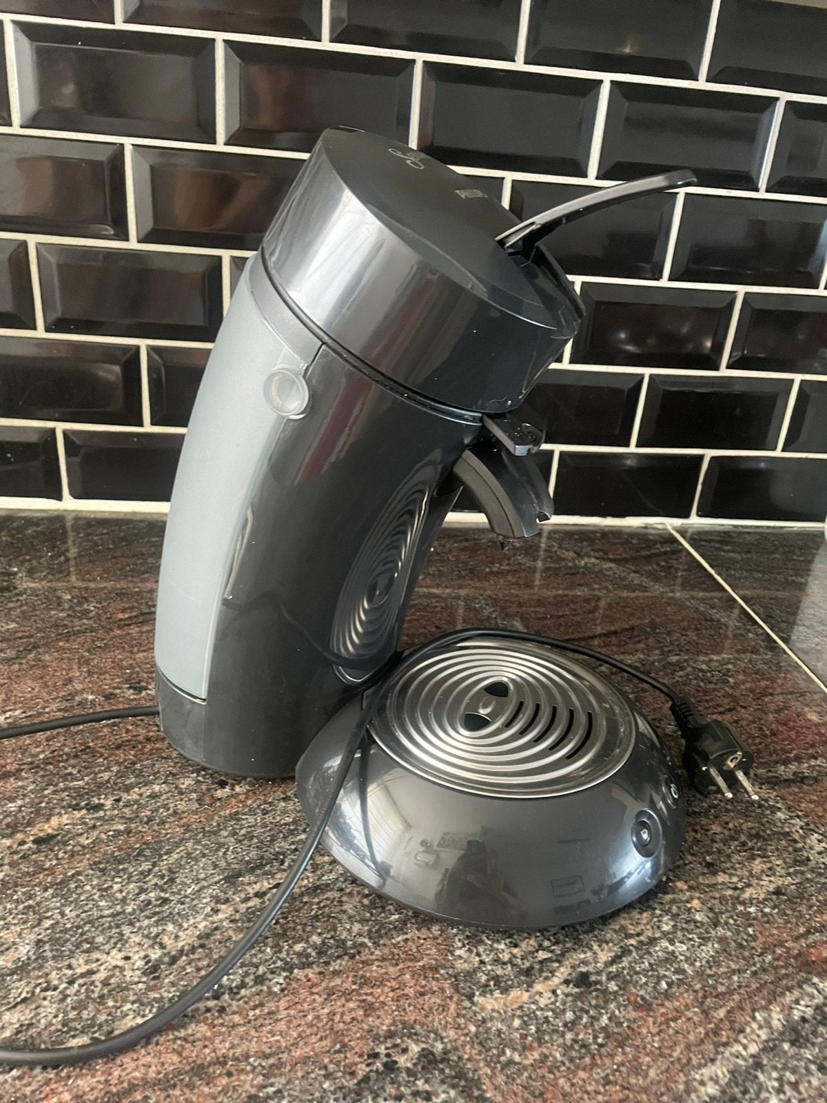 Te koop: Philips Senseo koffiepadmachine - Zwart, Ophalen, Koffiepads en cups, Koffiemachine, Zo goed als nieuw