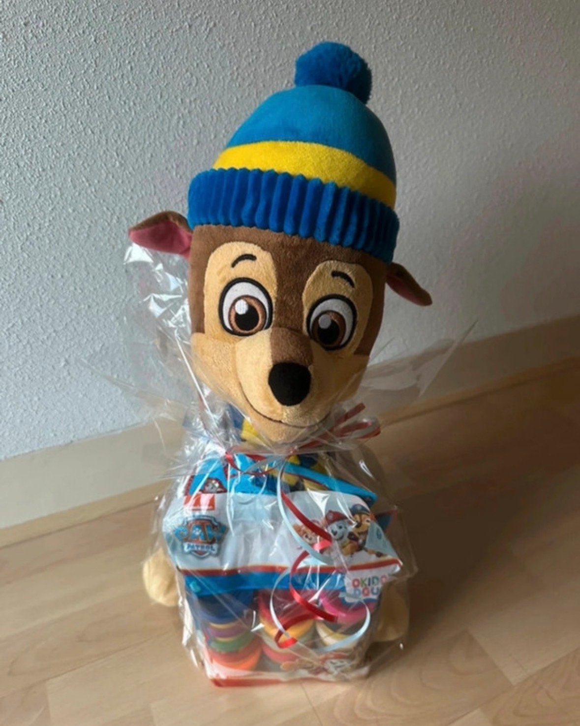 Paw Patrol Chase knuffel met Play-Doh set - Nieuw!, Overige merken, Nieuw, Middelgroot (20 tot 80 cm), Met kleding of accessoire