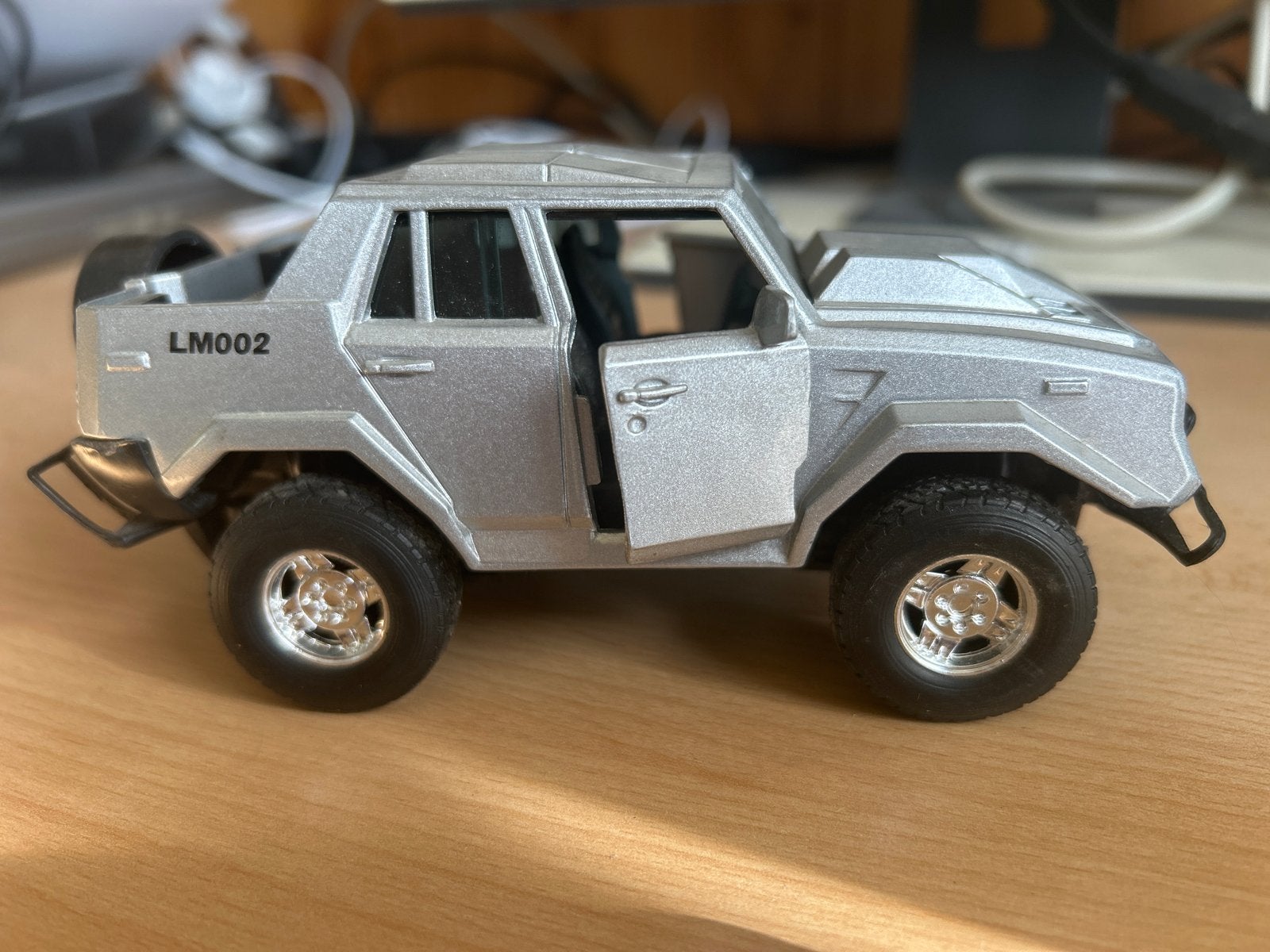 Lamborghini LM002 schaalmodel - Zilver, Ophalen of Verzenden, Zo goed als nieuw, Auto