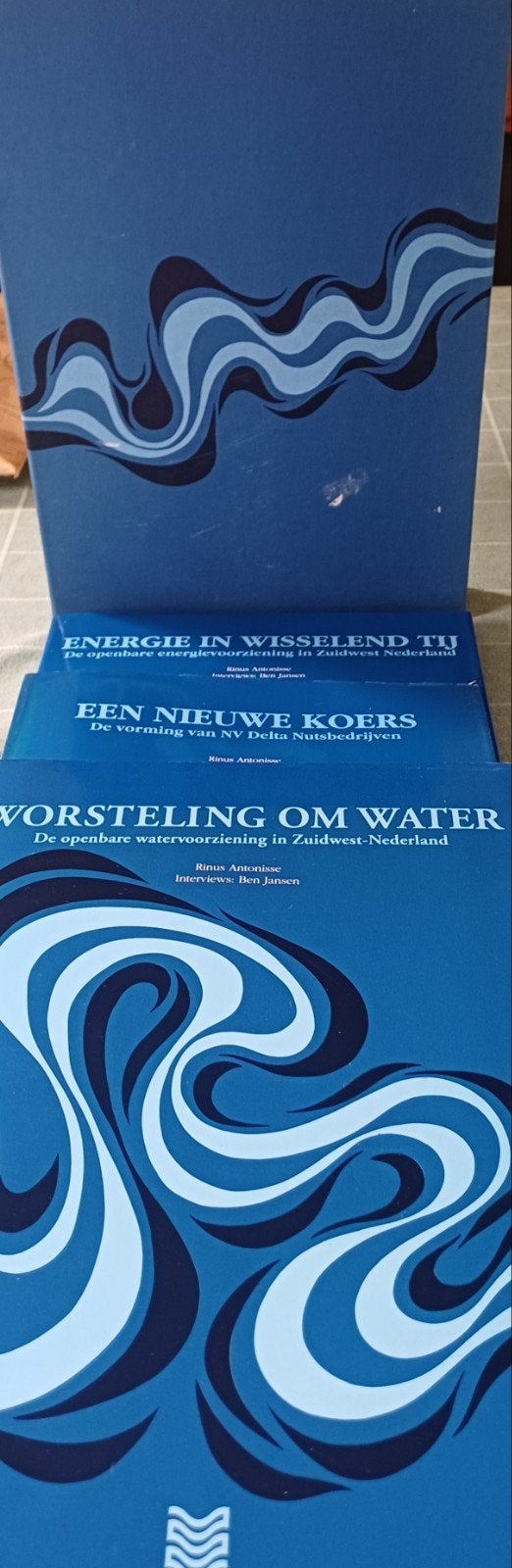 Energie in Wisselend Tij - Openbare Energievoorziening, Ophalen of Verzenden, Zo goed als nieuw, Overige onderwerpen, Rinus Antonisse