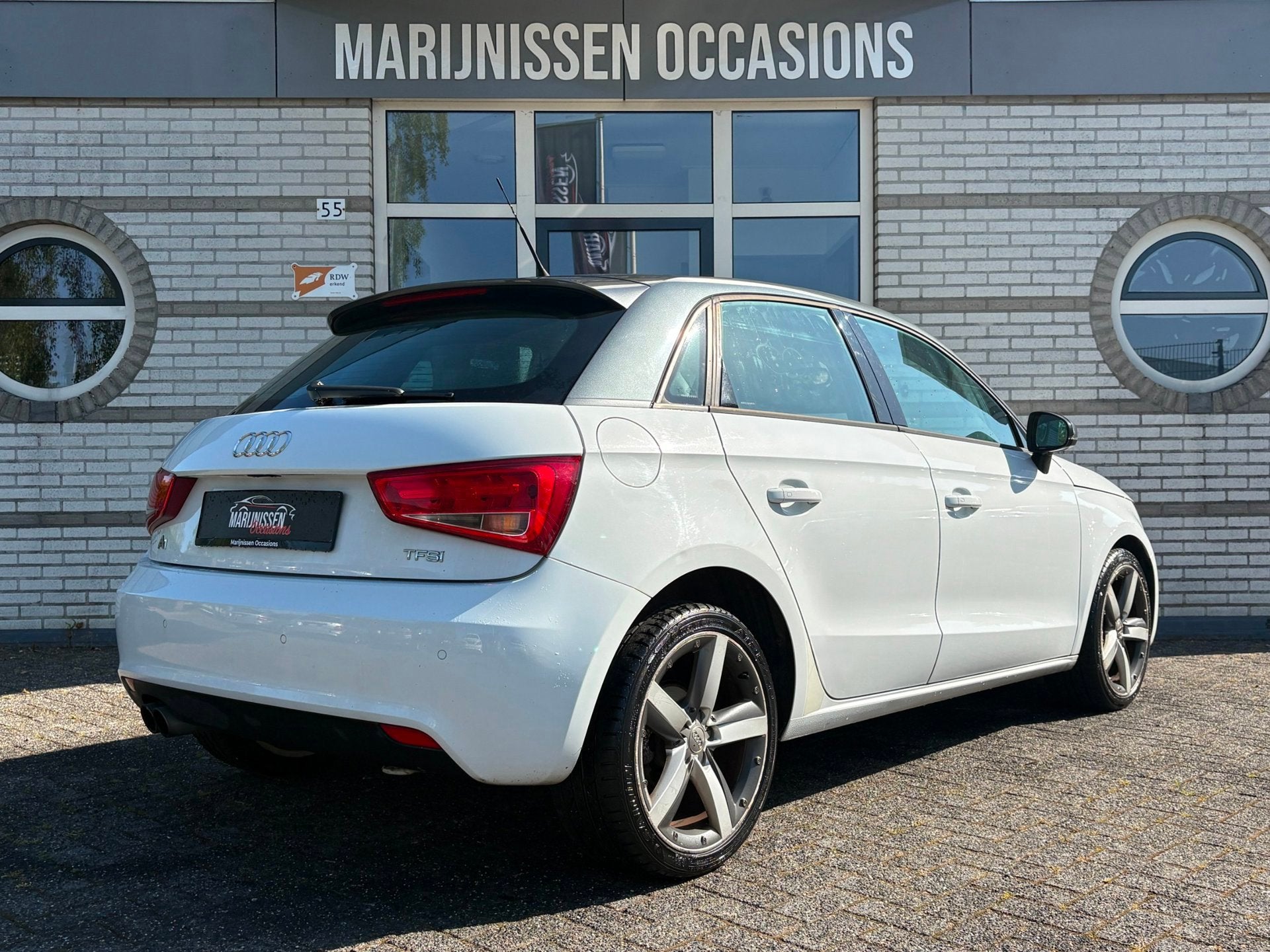 Audi A1 Sportback 1.4 TFSI Ambition S Line |Navi,PDC,Cruise|, 4 cilinders, 4 stoelen, Leder, Bedrijf
