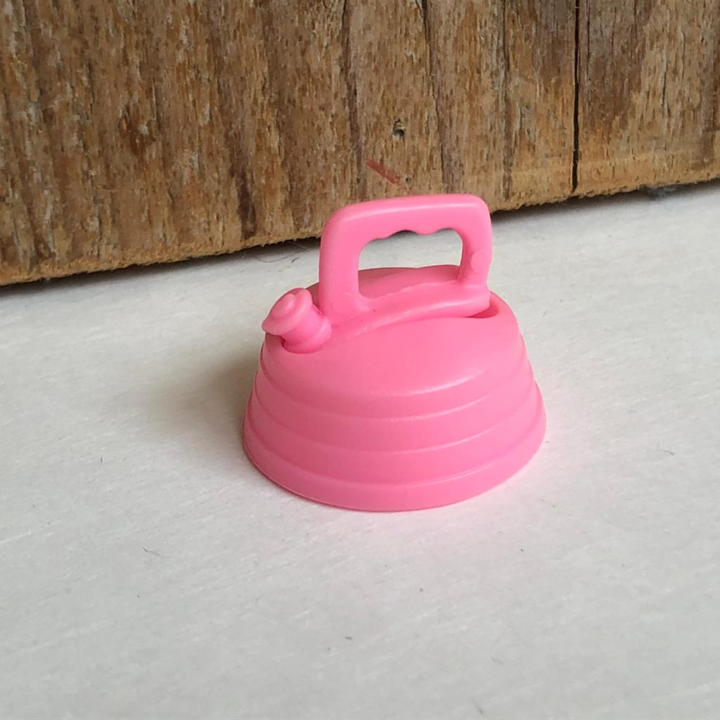 Roze fluitketel voor Barbie poppenhuis, Ophalen of Verzenden, Zo goed als nieuw, Toebehoren