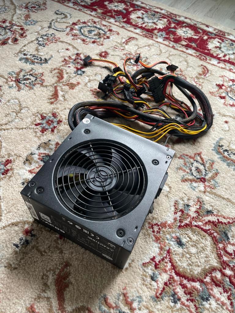 Cooler Master 600W 80+ Silver Voeding, Computers en Software, Interne voedingen, Ophalen of Verzenden, Zo goed als nieuw