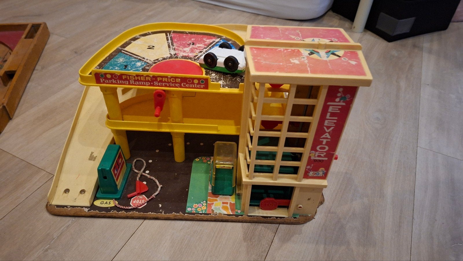 Vintage Fisher-Price Parkeergarage met Lift, Ophalen of Verzenden, Gebruikt, Speelset