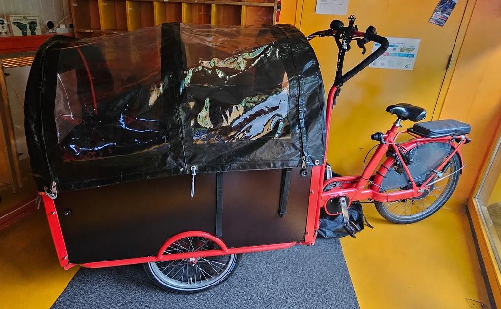 Electrische Kinderopvang bakfiets, Fietsen en Brommers, Ophalen, Gebruikt, 4 kinderen of meer