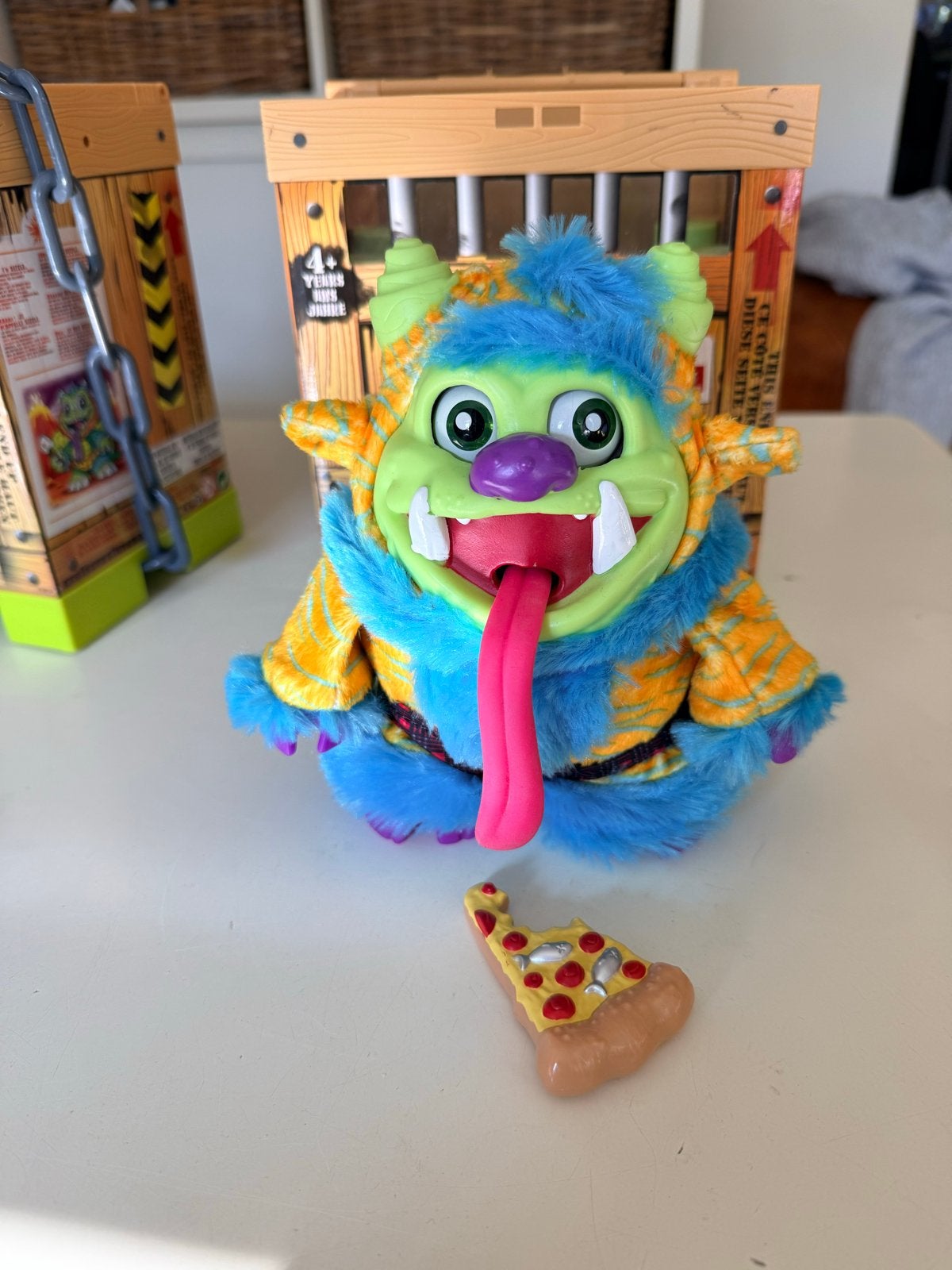 Crate Creatures Surprise Pudge - Interactief Monster, Ophalen, Zo goed als nieuw, Jongen of Meisje