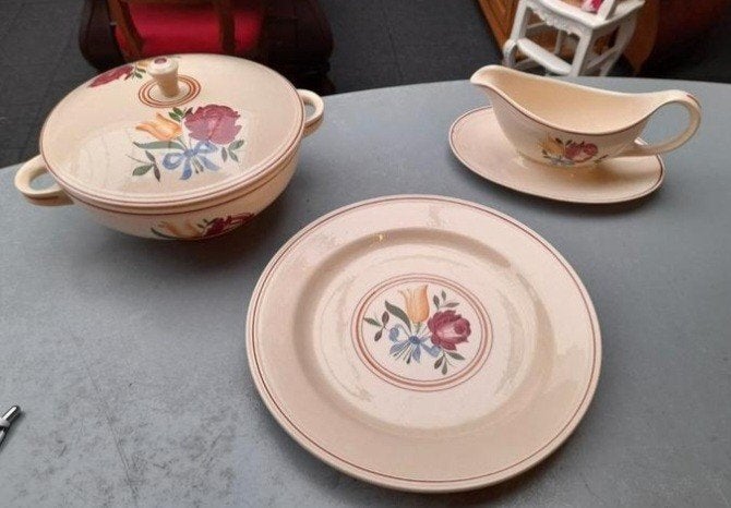 Div antieke servies delen, Ophalen