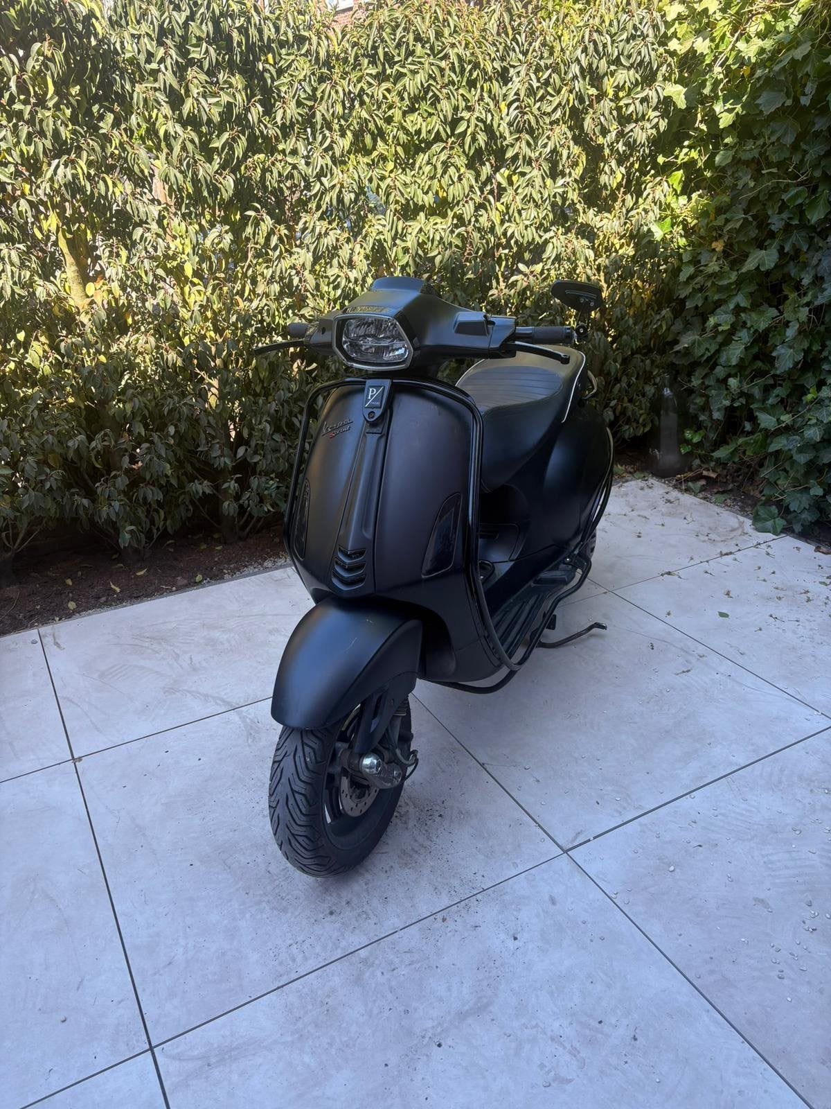 Vespa sprint | 2018 | Mat zwart, Fietsen en Brommers, Scooters | Vespa, Gebruikt, Overige modellen, Benzine, Ophalen