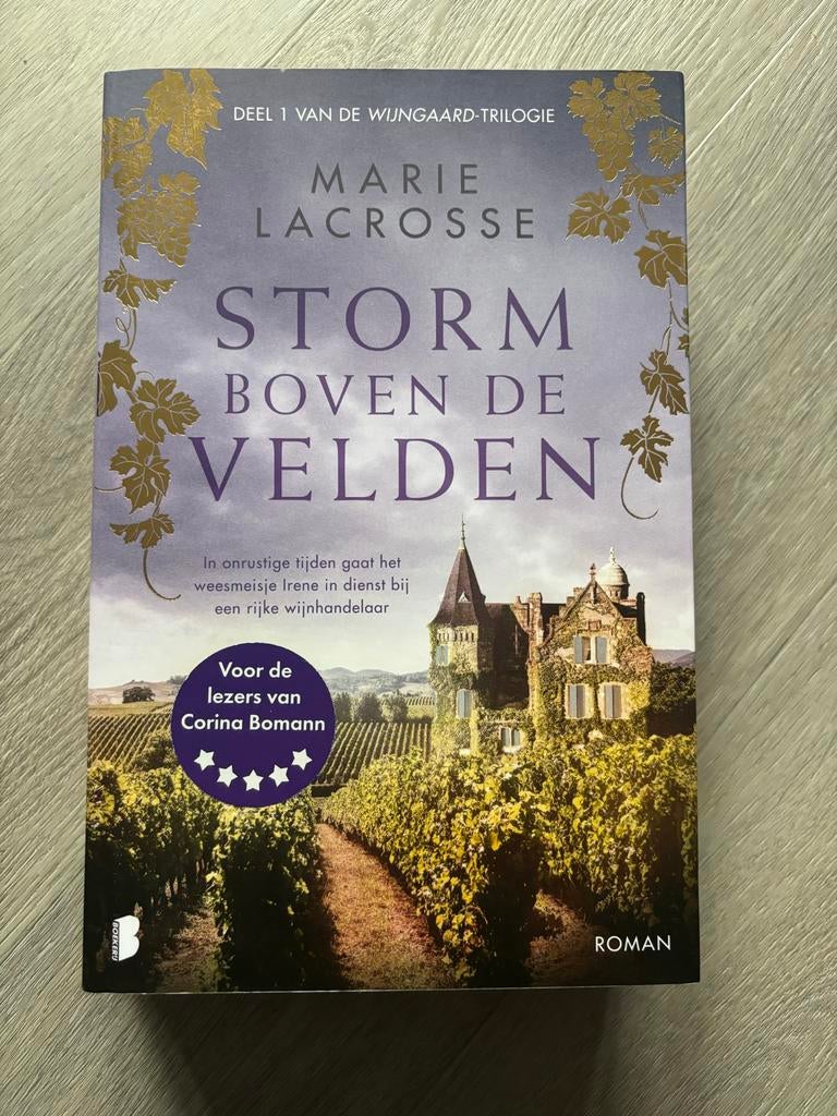 Storm Boven De Velden - Marie Lacrosse, Boeken, Romans, Ophalen of Verzenden, Gelezen, Nederland