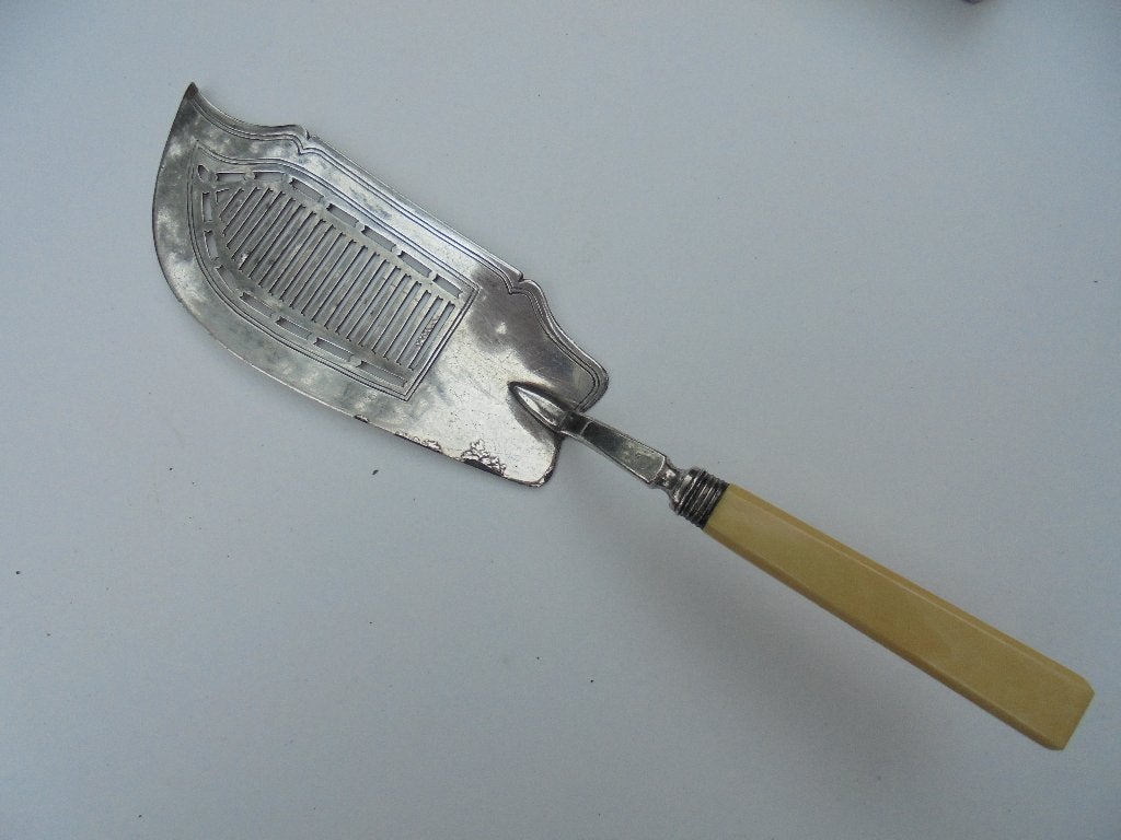 antieke Visopdienschep  1900 zilver? (K-BKO-1), Ophalen