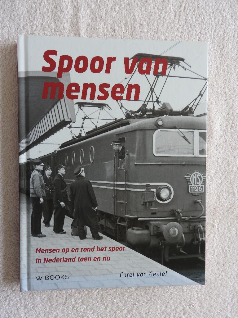 Spoor van mensen - Mensen op en rond het spoor in Nederland, Ophalen of Verzenden, Zo goed als nieuw, Tram, Overige typen