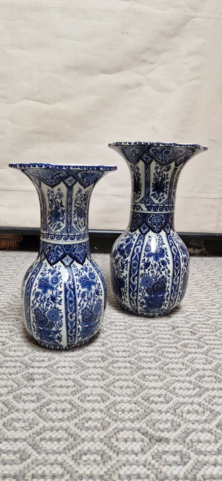 2 mooie antieke vazen Regout royal sphinx maastricht, Ophalen