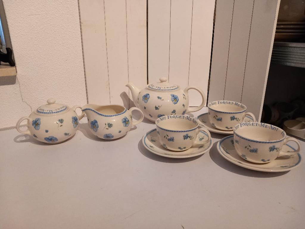 Marjolein Bastin Libelle Servies Forget me not., Keramiek, Overige typen, Ophalen of Verzenden, Zo goed als nieuw