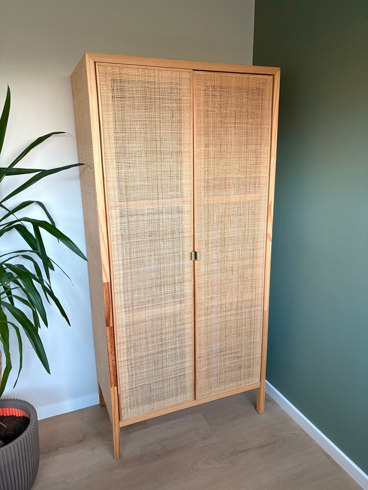 Rotan kast met 2 planken - 85x45x180,5 cm, Ophalen, Gebruikt, 50 tot 100 cm, 150 tot 200 cm